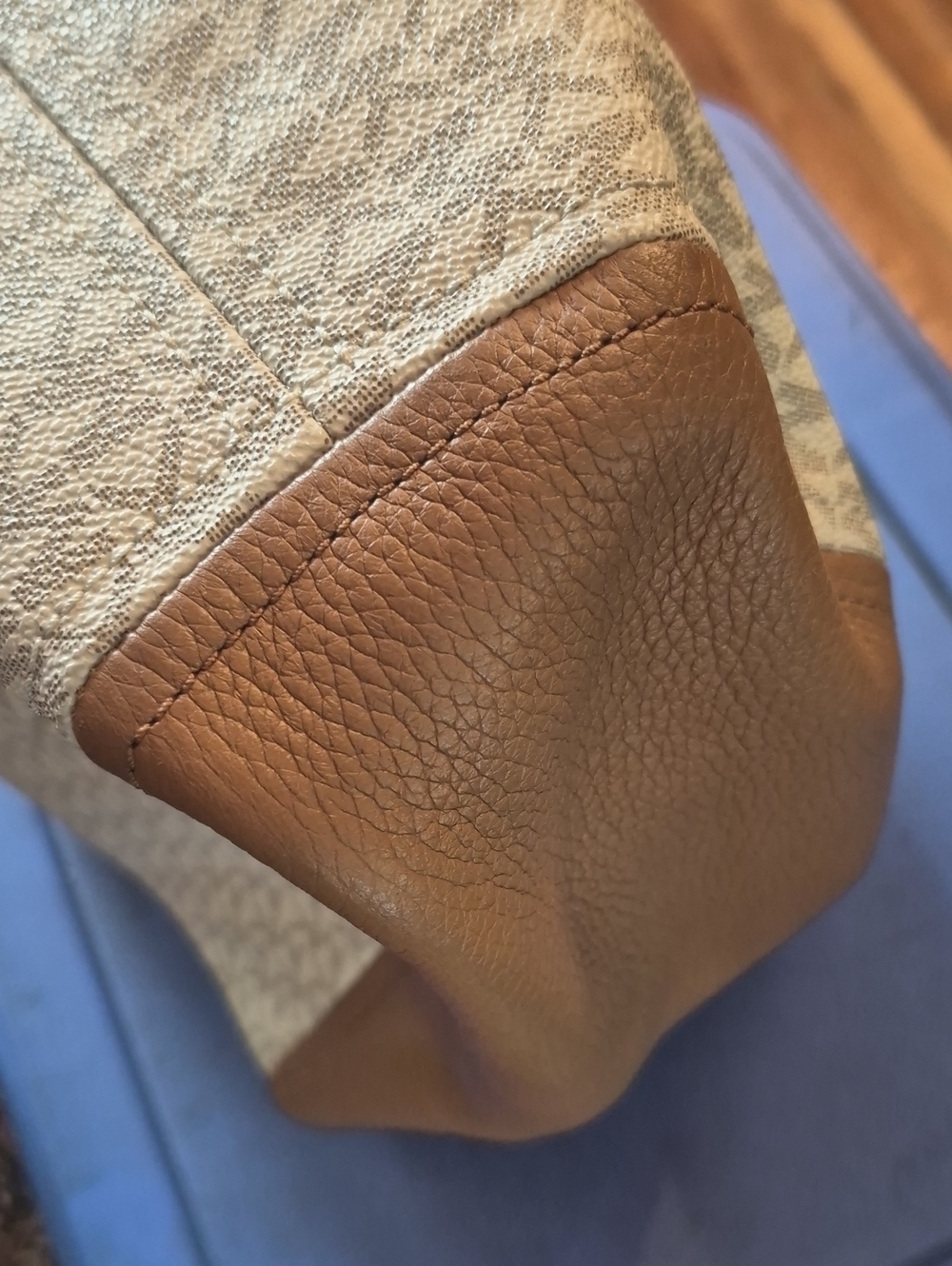 Michael Kors Purse Classic Hobo  MK Over Cream Backdrop Brown Trim Gold Emblemn - Picture 7 of 10